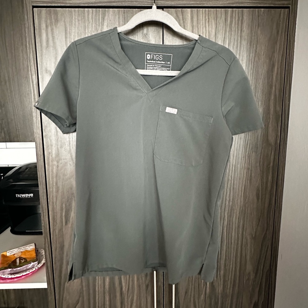 Figs Charcoal Catarina One Pocket Top - XS
